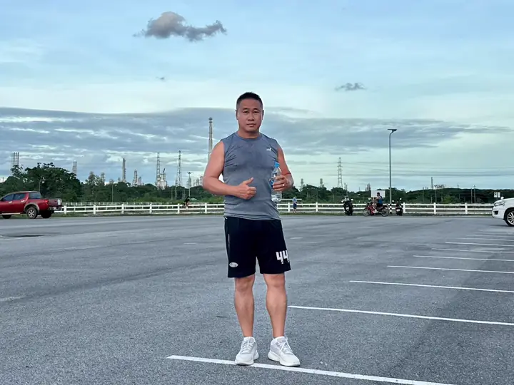 Season 1: ผู้ร่วมกิจกรรมชูนิ้วโป้งหลังออกกำลังกายกลางแจ้ง