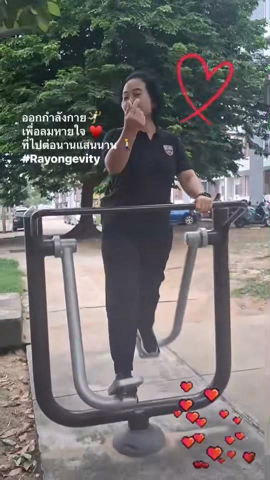ภาพหน้าปกคลิป Nina ออกกำลังกายบนเครื่องเดินอากาศกลางแจ้ง พร้อมข้อความ ออกกำลังกายเพื่อลมหายใจที่ไปต่อนานแสนนาน จากผลงาน ID 028
